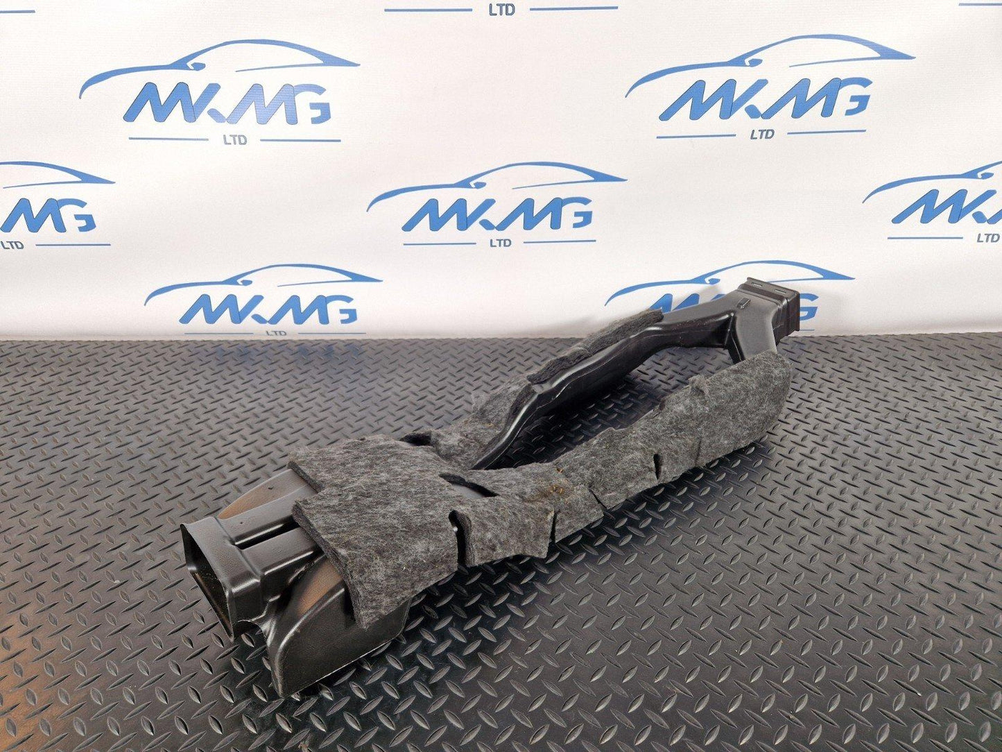 10-18 AUDI A7 4G S-LINE GENUINE CENTRE REAR VENTS AIR DUCTING CHANNEL 4G0857039