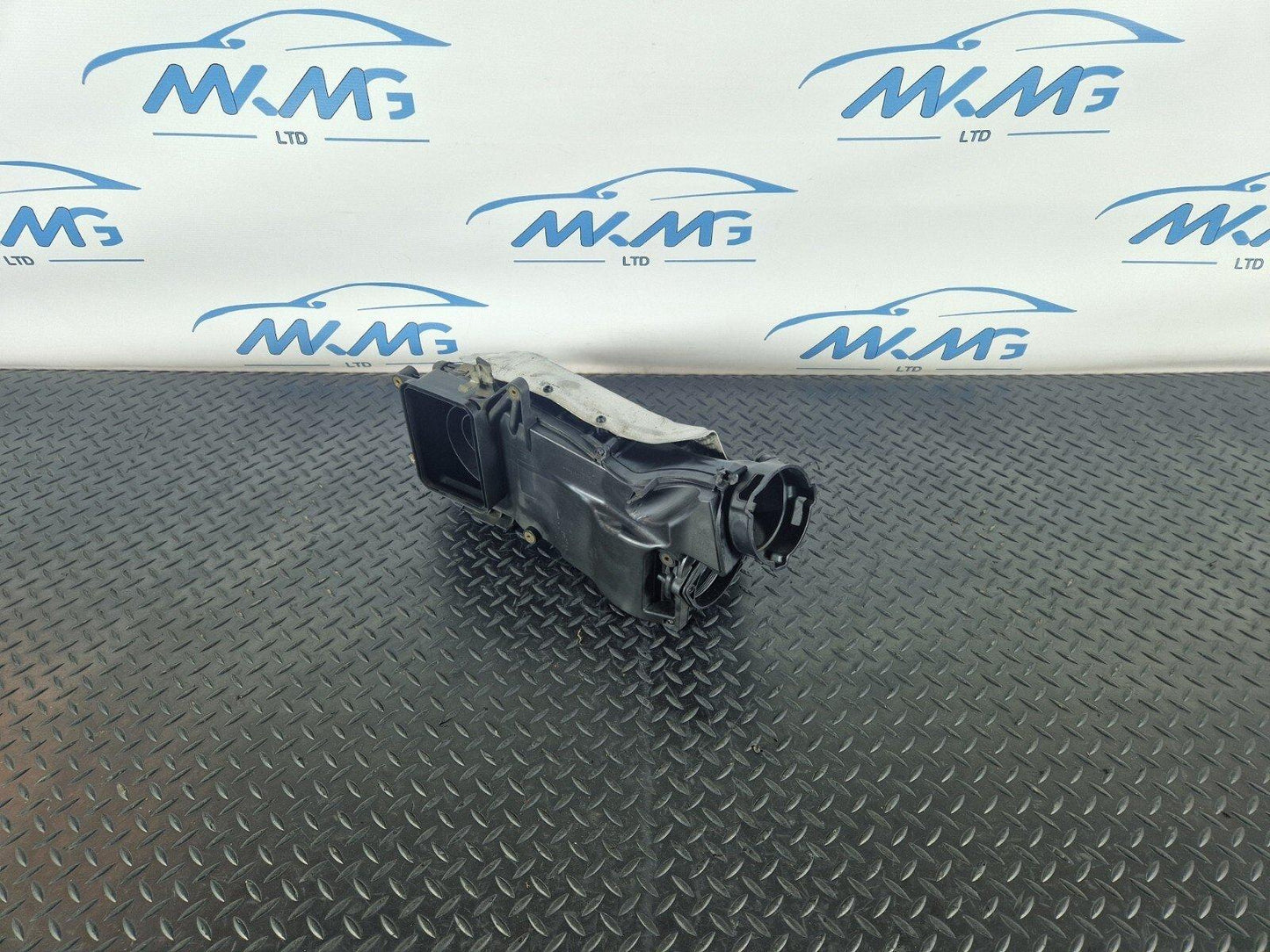 14-21 MERCEDES C CLASS W205 OM651.921 2.1CDI GENUINE AIR FILTER BOX A6510902501