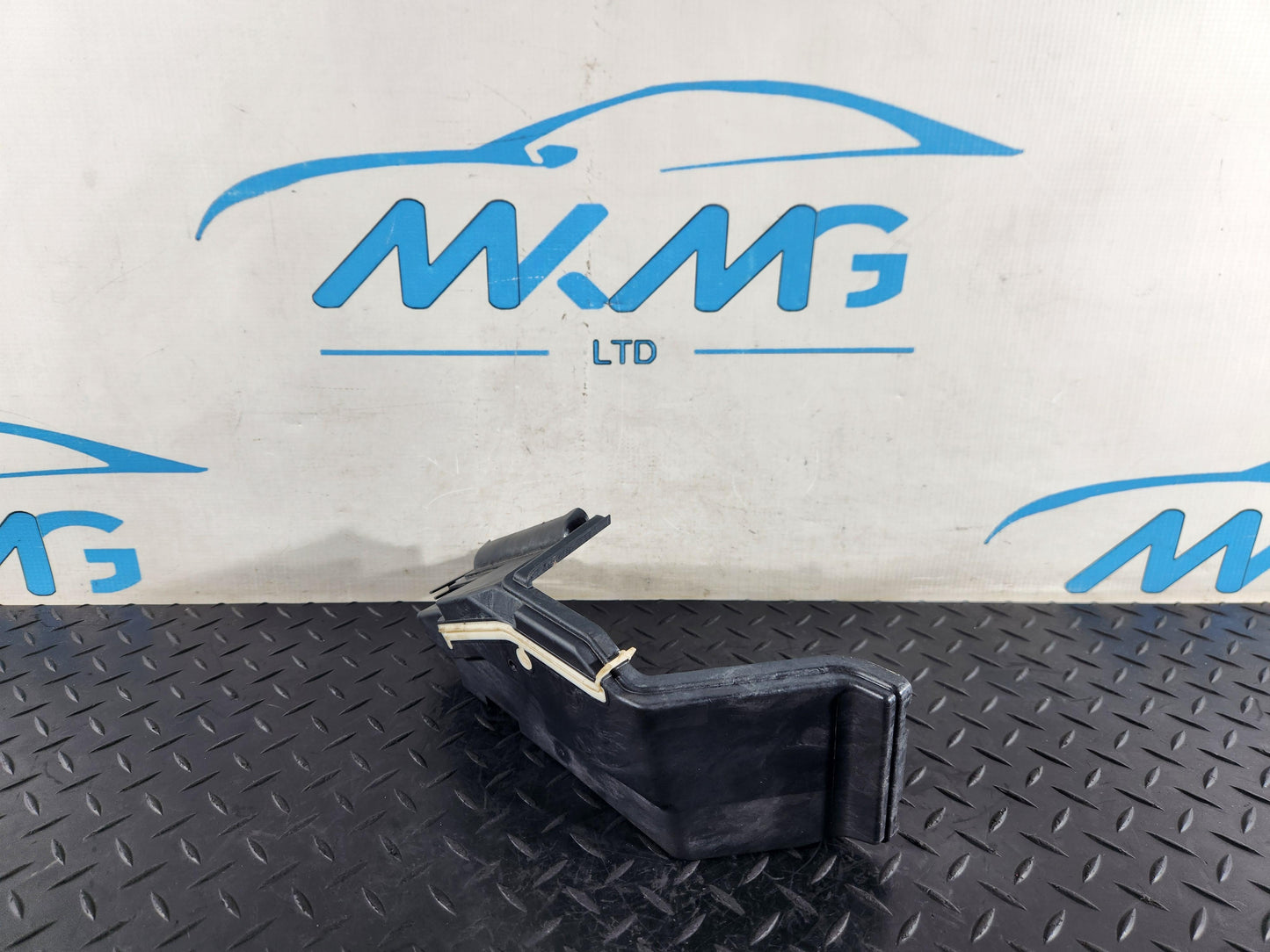 BMW 118i F40 Hatchback Control Box Unit Cover Genuine 8581751