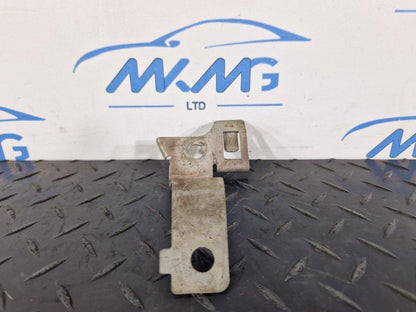 11-19 MERCEDES BENZ ML W166 FRONT CENTER SHIELD HOLDER MOUNT BRACKET A1665240240