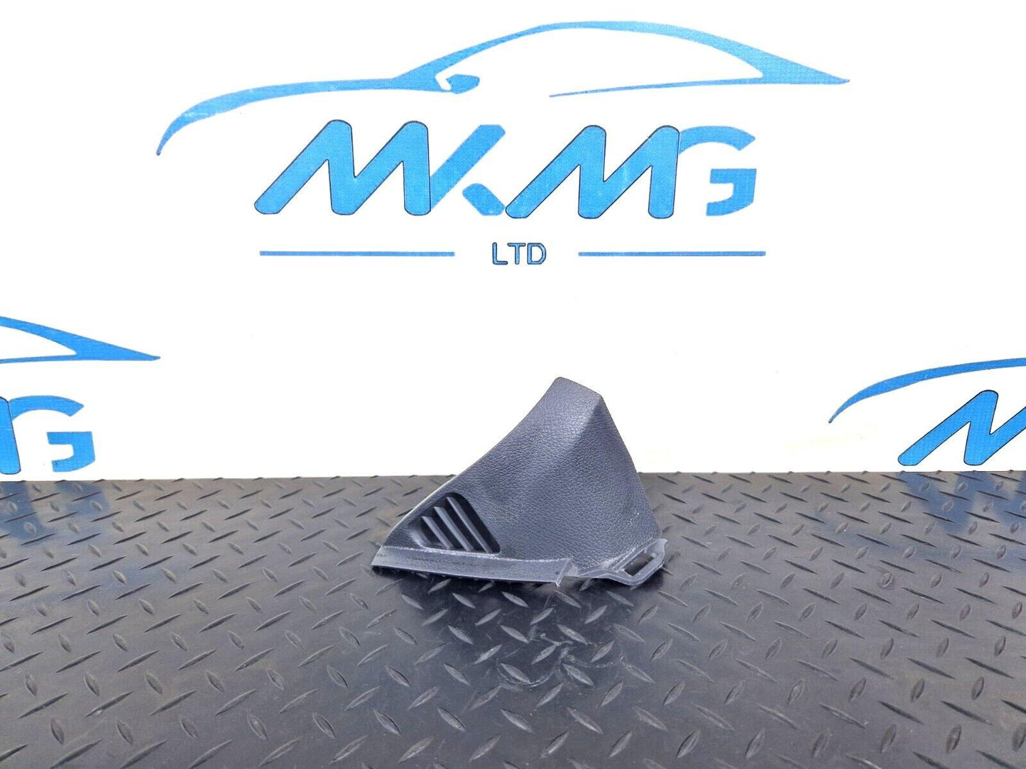 18-ON MERCEDES BENZ SPRINTER W907 W910 AIR VENT COVER A9106802900