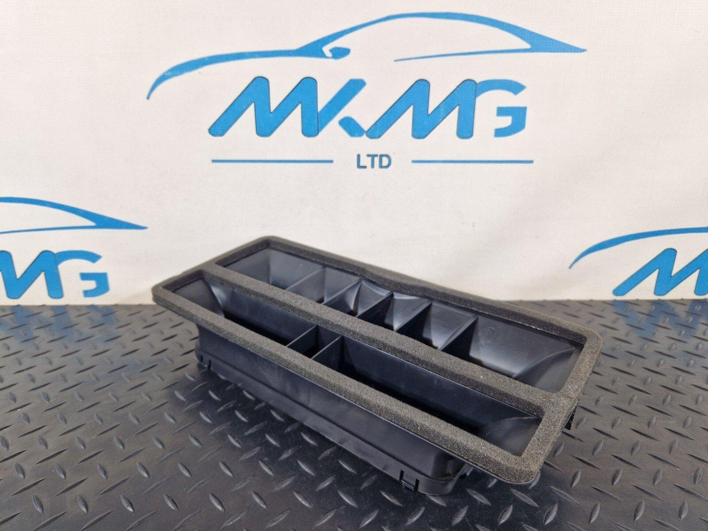 12-18 AUDI A6 C7 GENUINE OEM CENTRE DEFROST AIR DUCT GRILLE CHANNEL 4G2858431