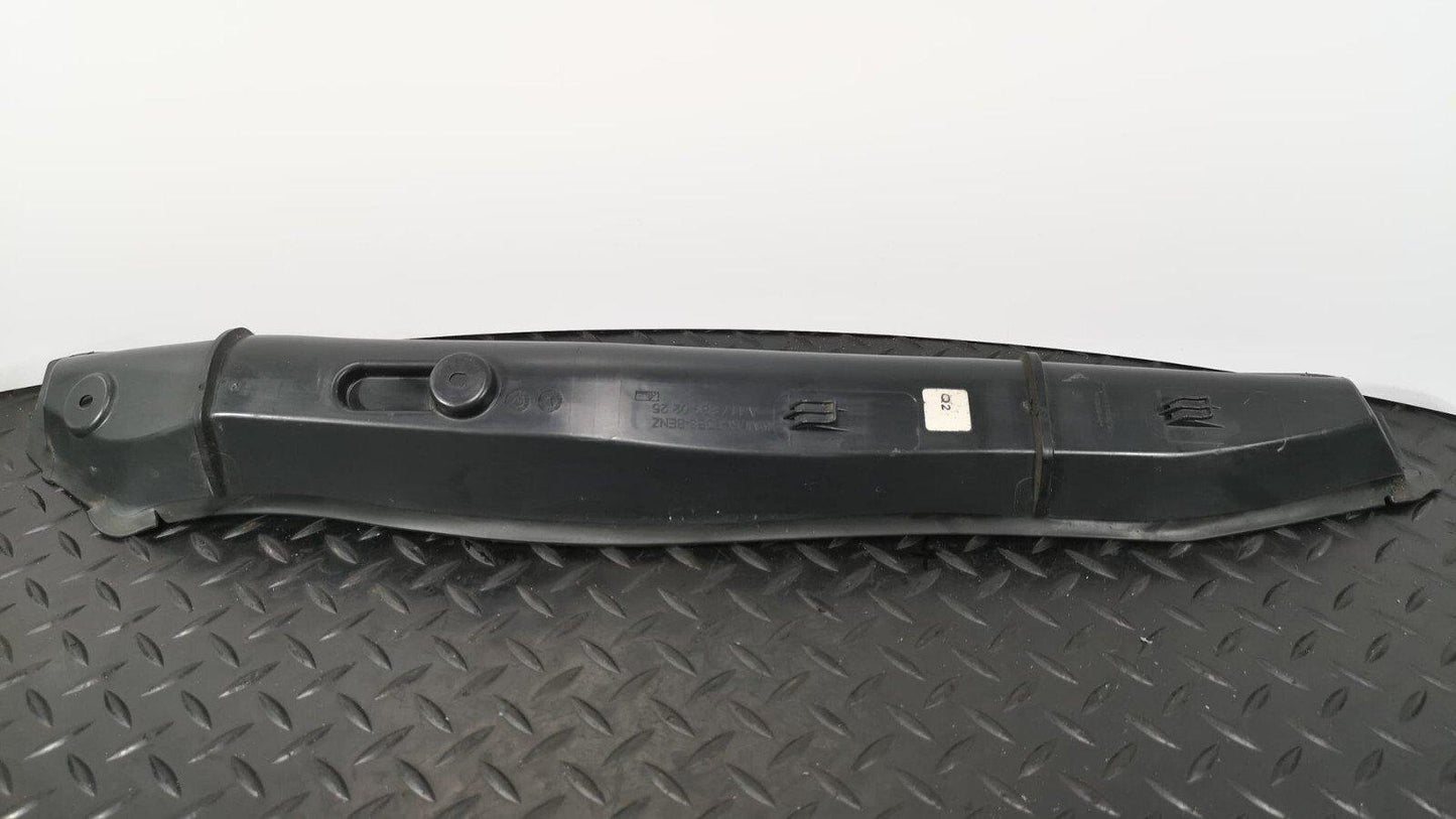 13-19 MERCEDES BENZ CLA W117 C117 FRONT RIGHT FENDER RUBBER SEAL A1178890225