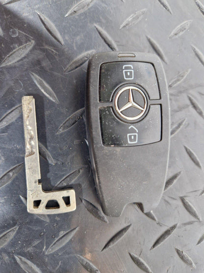 18-ON MERCEDES BENZ SPRINTER W907 SPRINTER KEY FOB REMOTE A2479052303