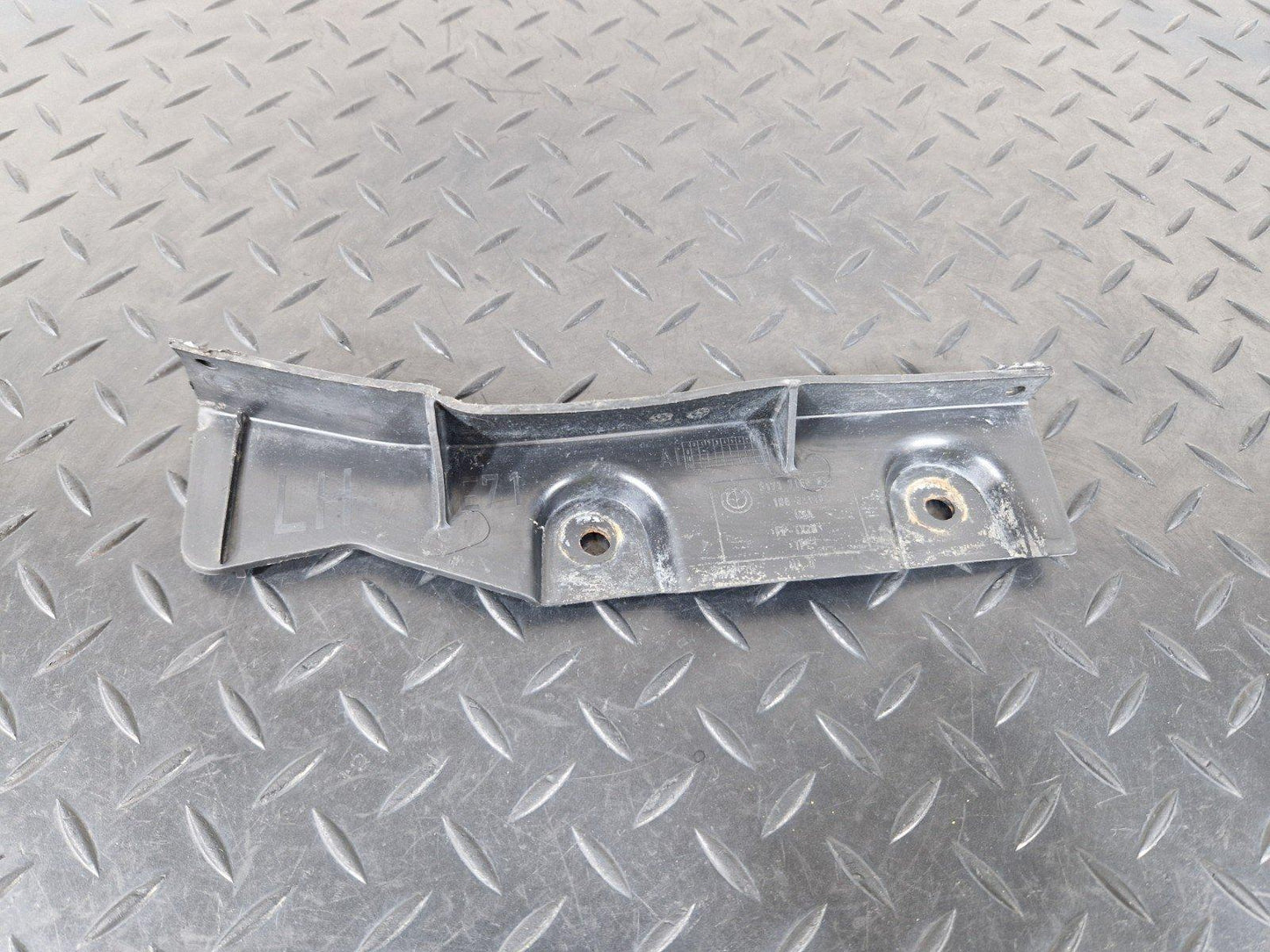 10-13 BMW E70 LCI X5 GENUINE OEM FRONT N/S LEFT SPLASH GUARD 7188839