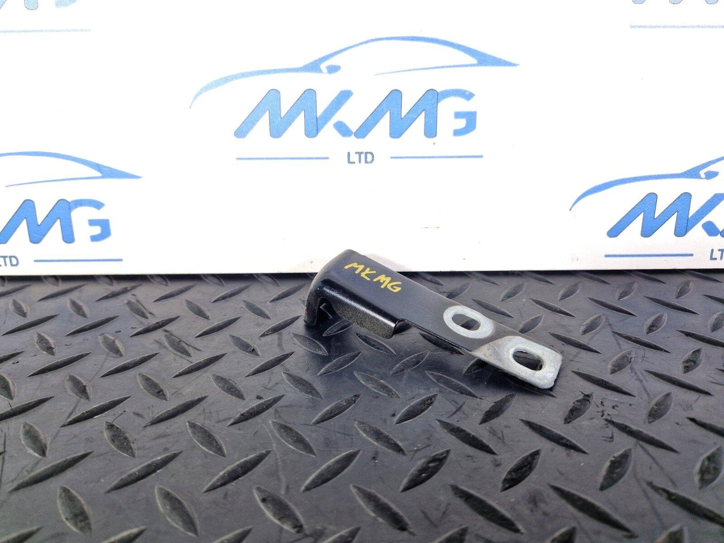 16-19 AUDI A4 B9 GENUINE OEM FRONT RIGHT DRIVER SIDE WING BRACKET 8W0821434B