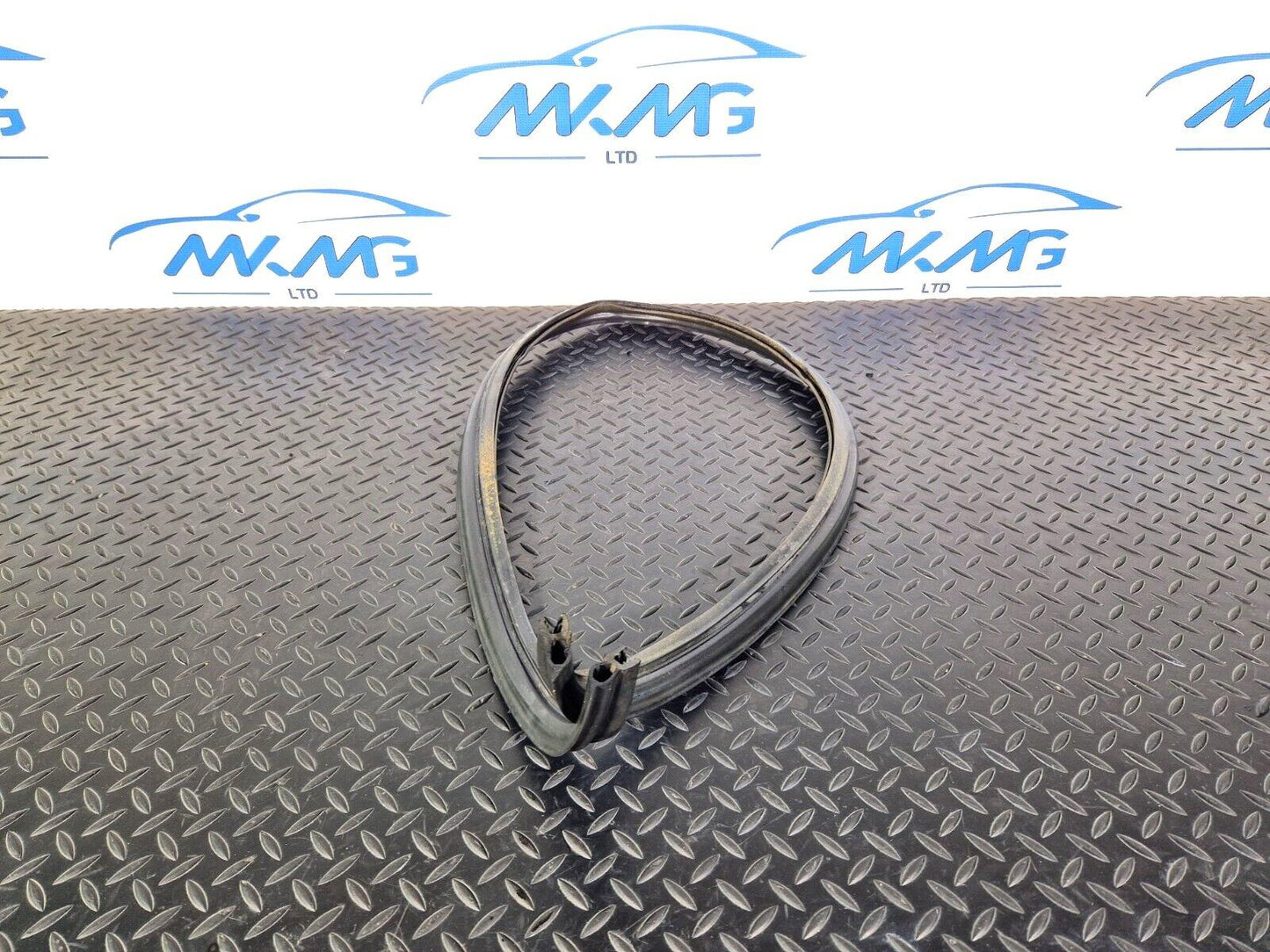 18-ON MERCEDES BENZ SPRINTER W907 W910 OEM BONNET RUBBER SEAL A9108870000