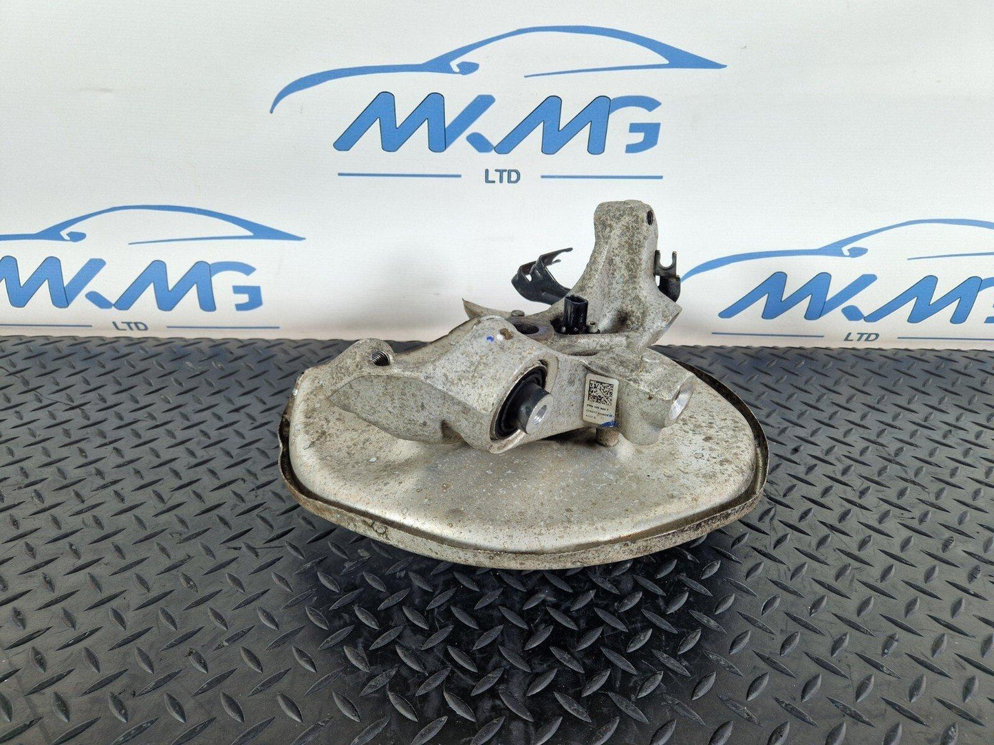 16-19 AUDI A4 B9 GENUINE REAR RIGHT O/S WHEEL HUB & BEARING 8W0615612 8W0505460F