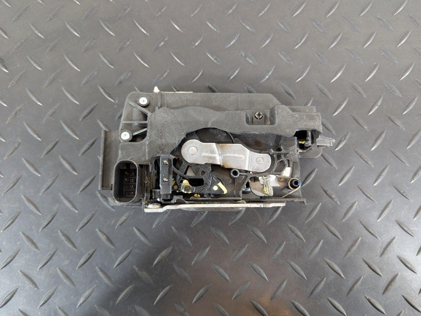 11-19 MERCEDES BENZ ML W166 GENUINE FRONT LEFT DOOR LOCK A0997201335