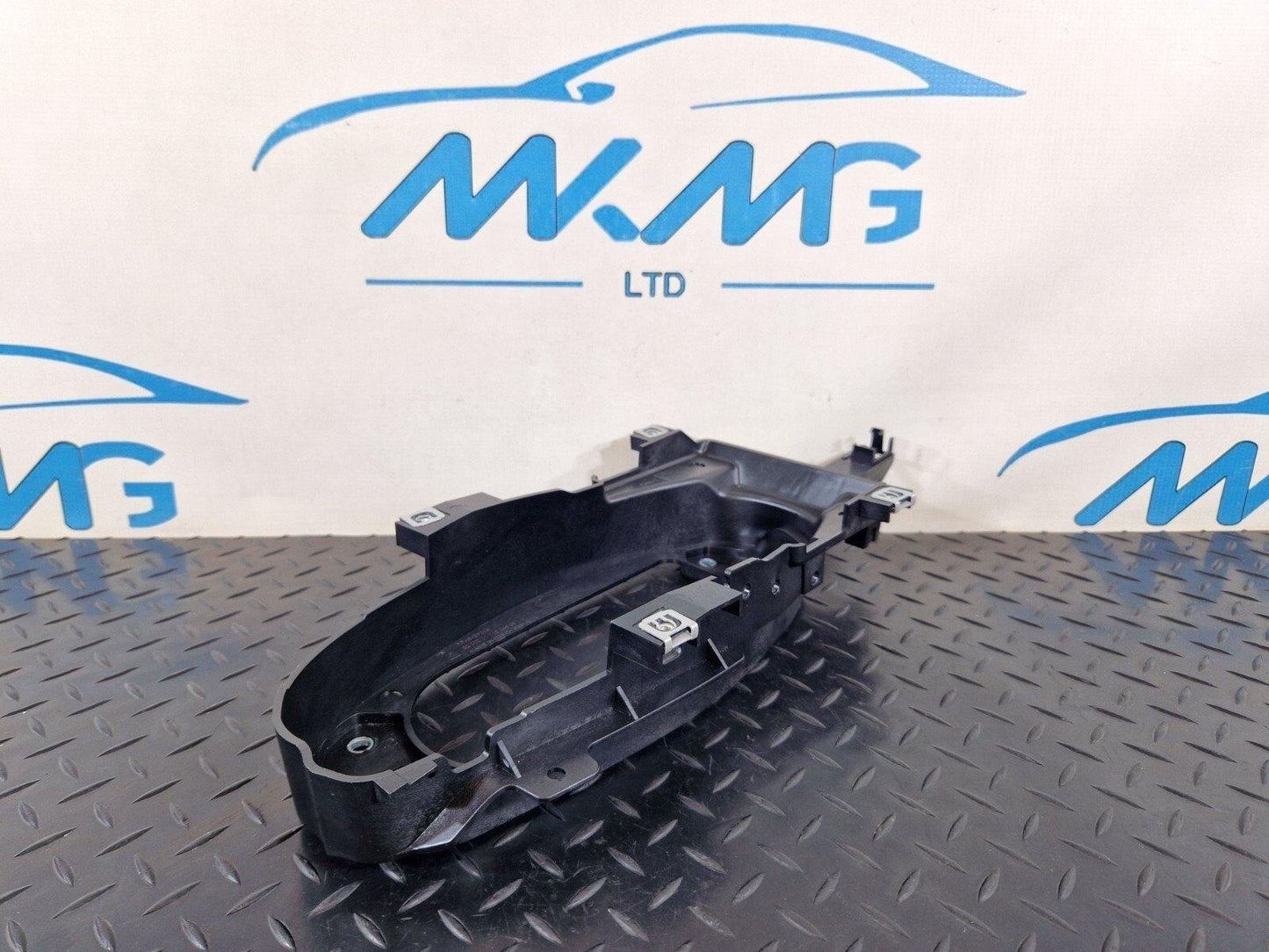 16-19 AUDI A4 B9 GENUINE OEM GEARSTICK MOUNTING PLATE BRACKET 8W0863531