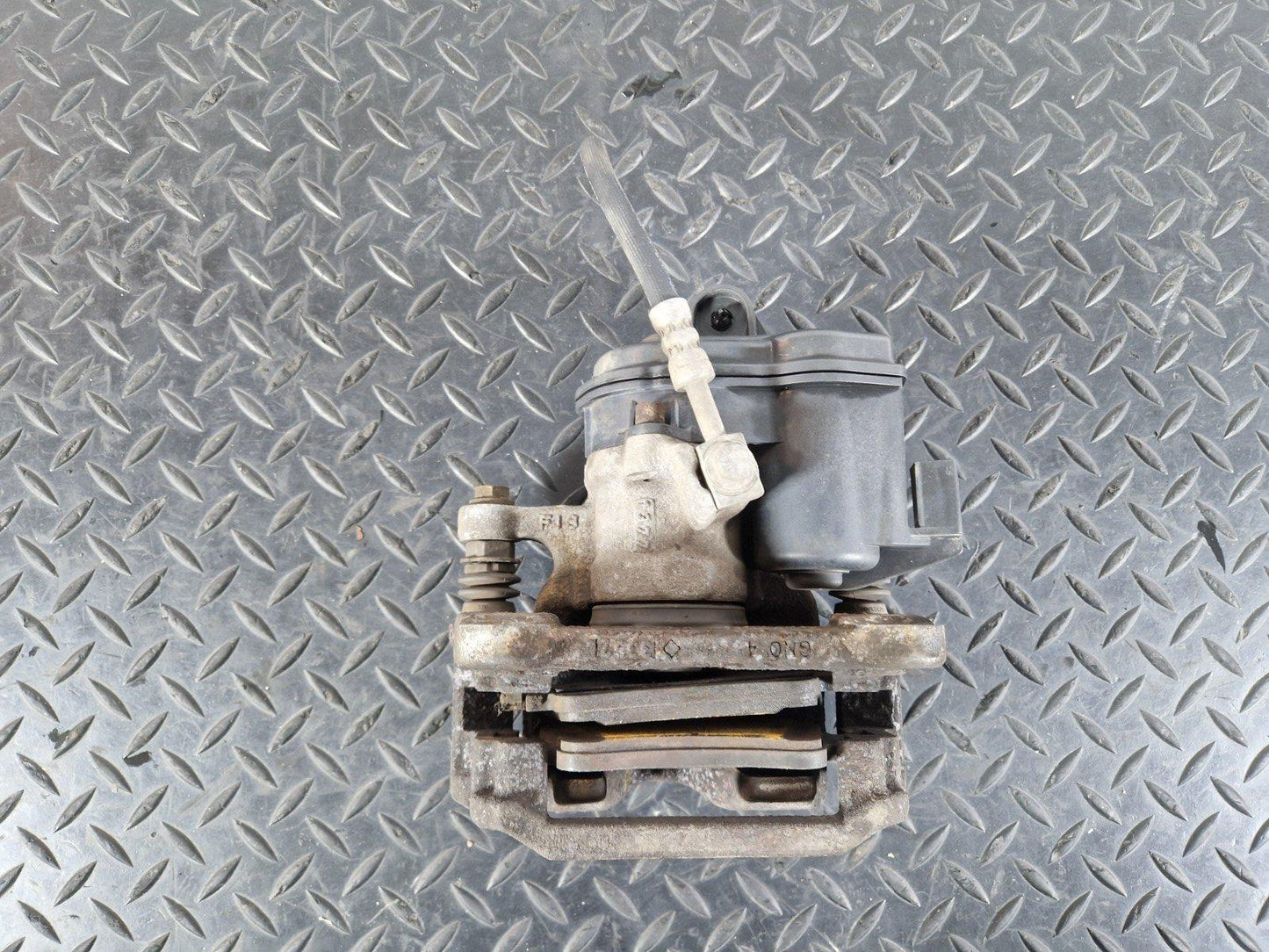 16-19 AUDI A4 B9 OEM REAR RIGHT O/S ELECTRIC BRAKE CALIPER 32355763