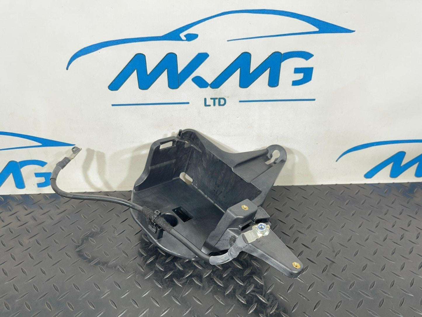14-21 MERCEDES BENZ C300 W205 GENUINE BATTERY HOLDER BRACKET A2055451640