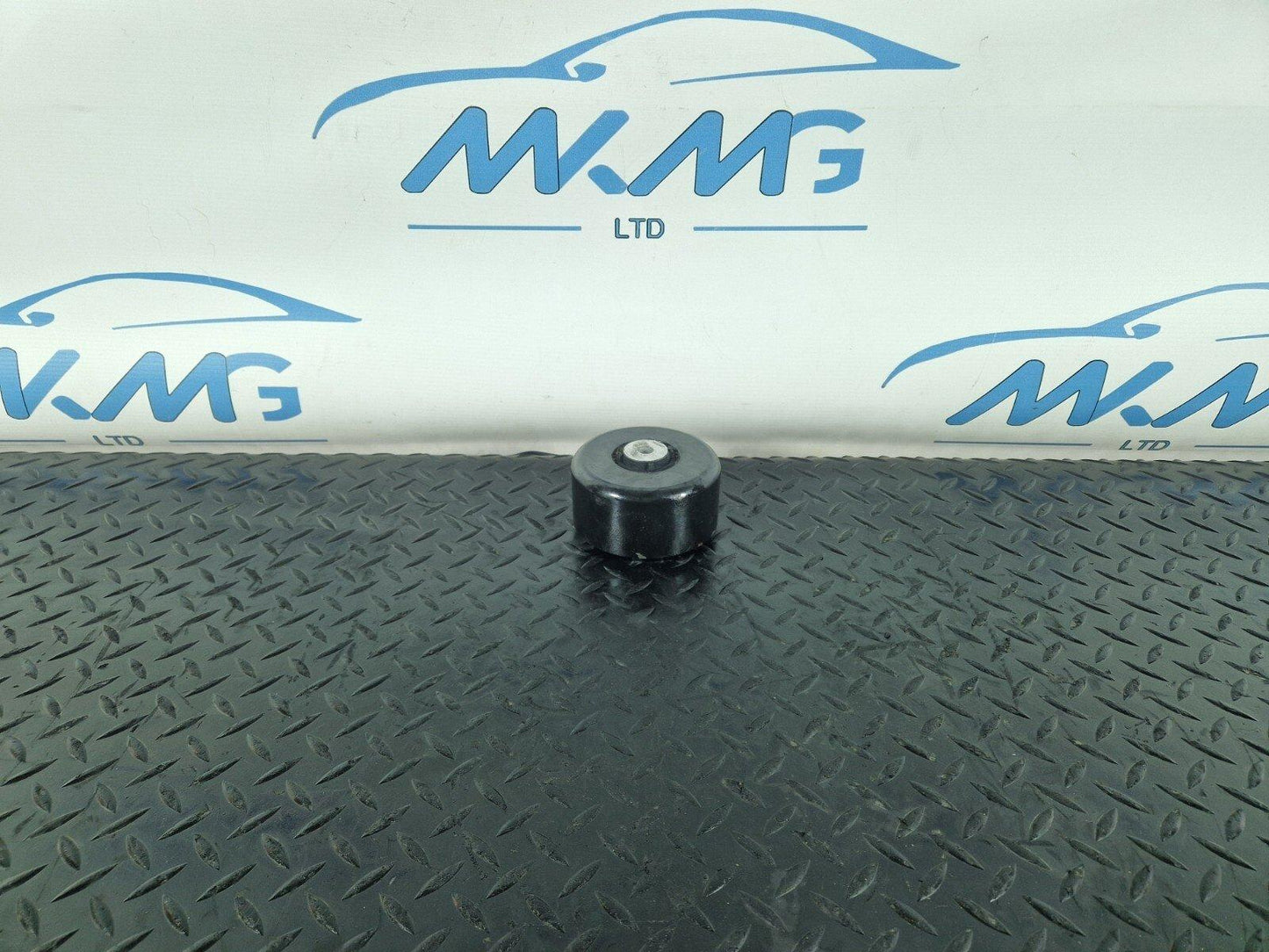 10-15 AUDI Q7 4L GENUINE FRONT ENGINE MOUNT 7H0499333