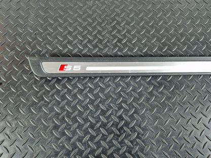 12-17 AUDI S5 CONVERTIBLE FRONT RIGHT SIDE O/S INNER DOOR SILL TRIM 8T0853374