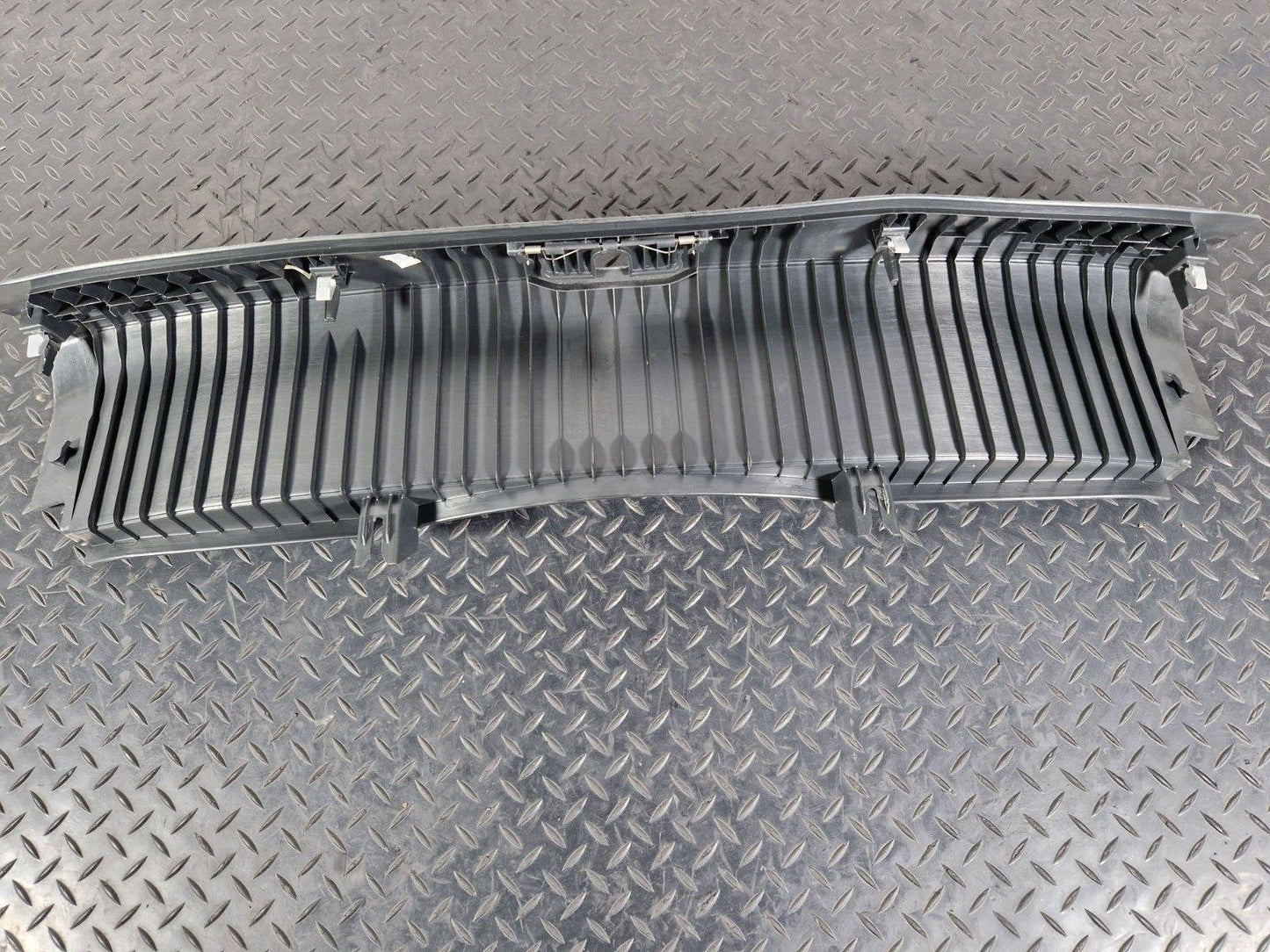 16-19 AUDI A4 B9 GENUINE TAILGATE BOOT LOCK TRIM COVER SILL 8W5863471