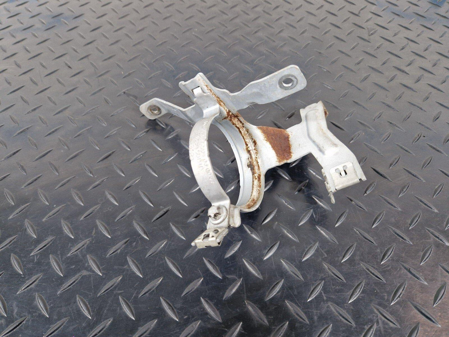 19-ON MERCEDES B CLASS W247 WATER PUMP HOLDER BRACKET A1775040300 A1775040200