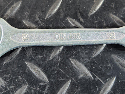 16-20 AUDI Q7 4M GENUINE BOOT TOOLKIT
