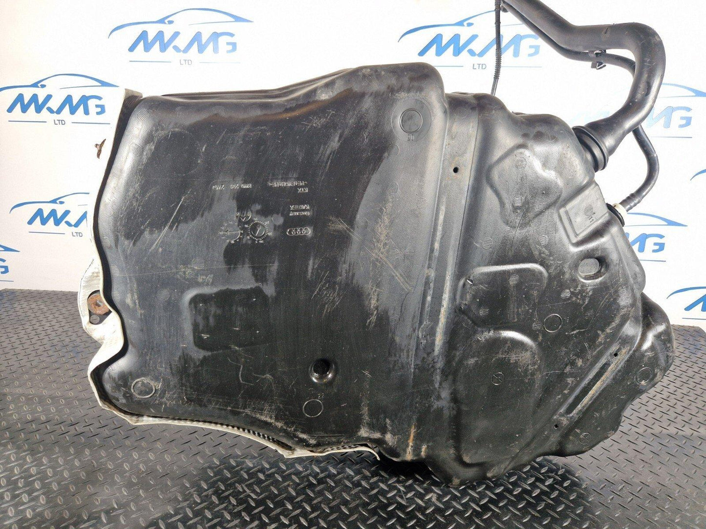 16-19 AUDI A4 B9 AVANT GENUINE PETROL ENGINE FUEL TANK 8W0201021CJ 8W02012WD