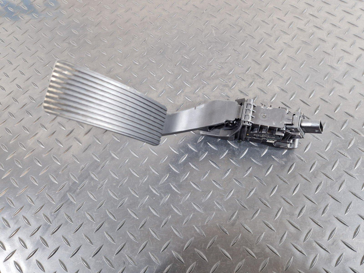18-ON MERCEDES BENZ A CLASS W177 GENUINE ACCELERATOR THROTTLE PEDAL A1773002000