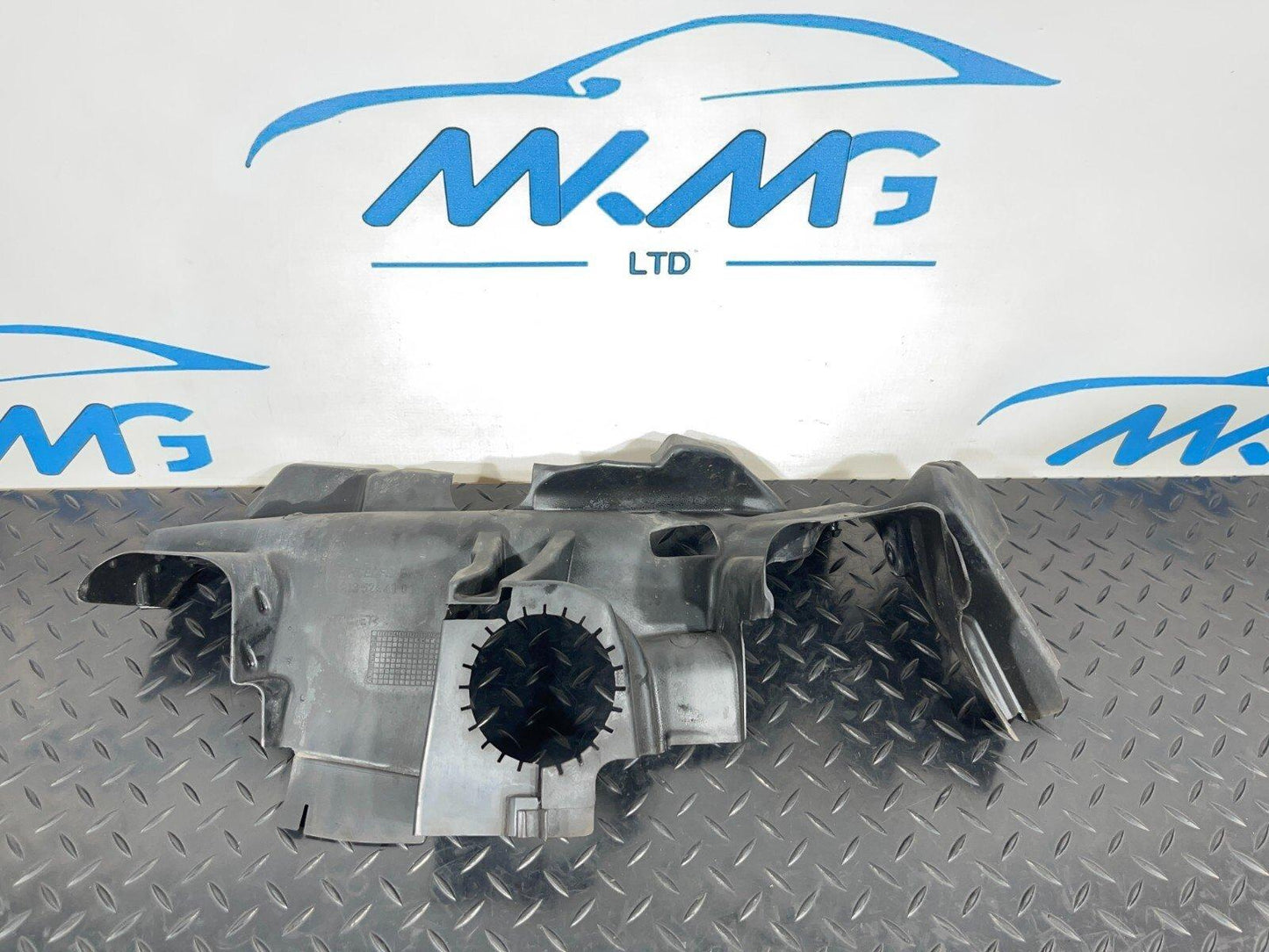 14-21 MERCEDES BENZ C300h W205 RIGHT CENTER NOISE CAPSULE A2135244100