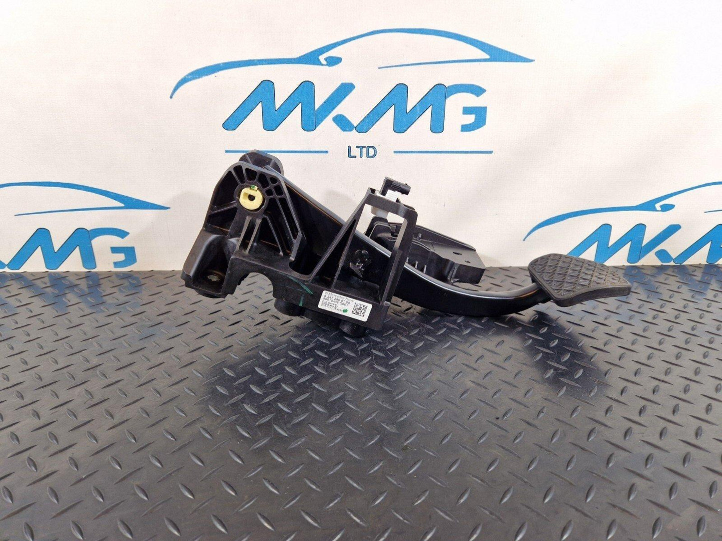 18-ON MERCEDES BENZ A CLASS W177 GENUINE AUTO GENUINE BRAKE PEDAL A2472900100