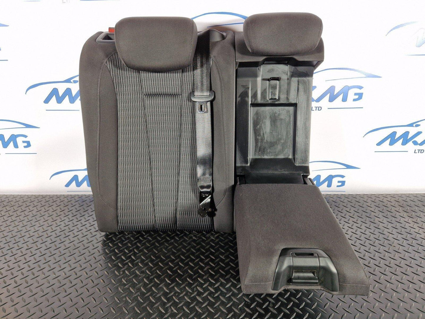 16-19 AUDI A4 B9 REAR RIGHT O/S DRIVER SIDE CLOTH SEAT BACKREST & ARMEST
