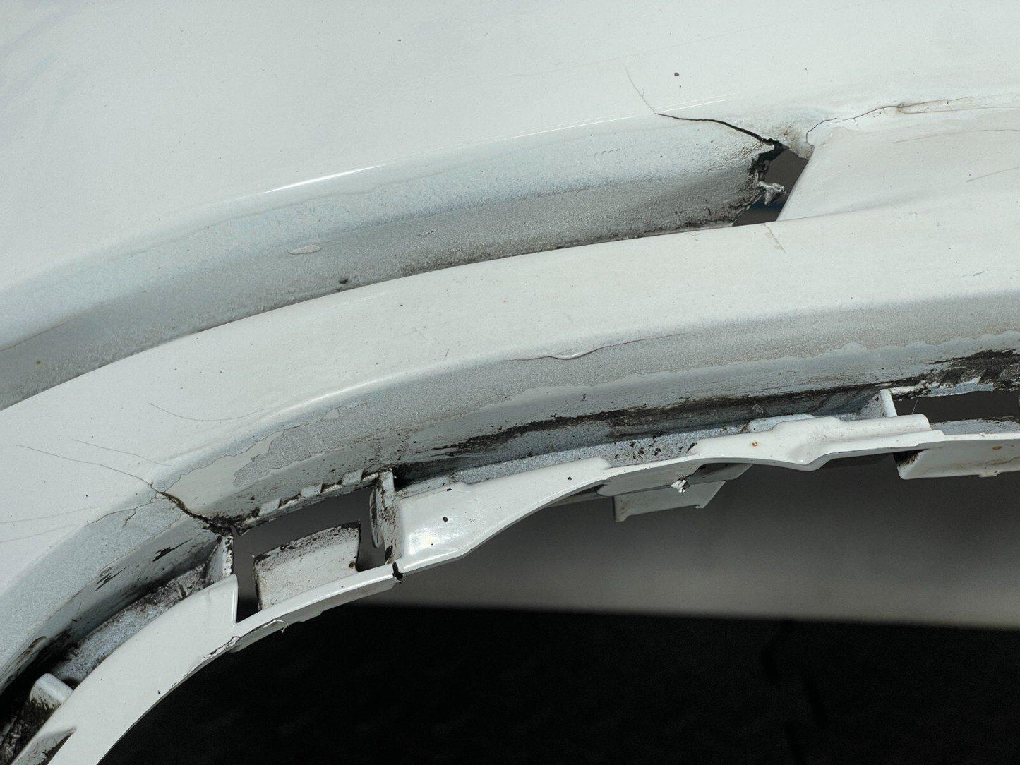16-19 AUDI A4 B9 ULTRA SE GENUINE REAR BUMPER IN WHITE (DAMAGED)