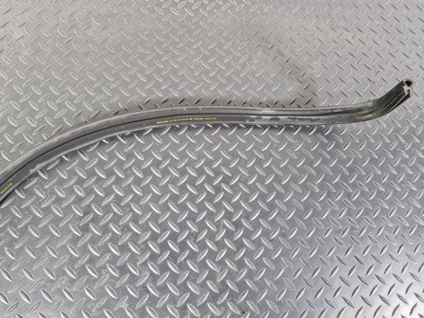 18-ON MERCEDES BENZ SPRINTER W907 OEM BONNET RUBBER SEAL A9108870000