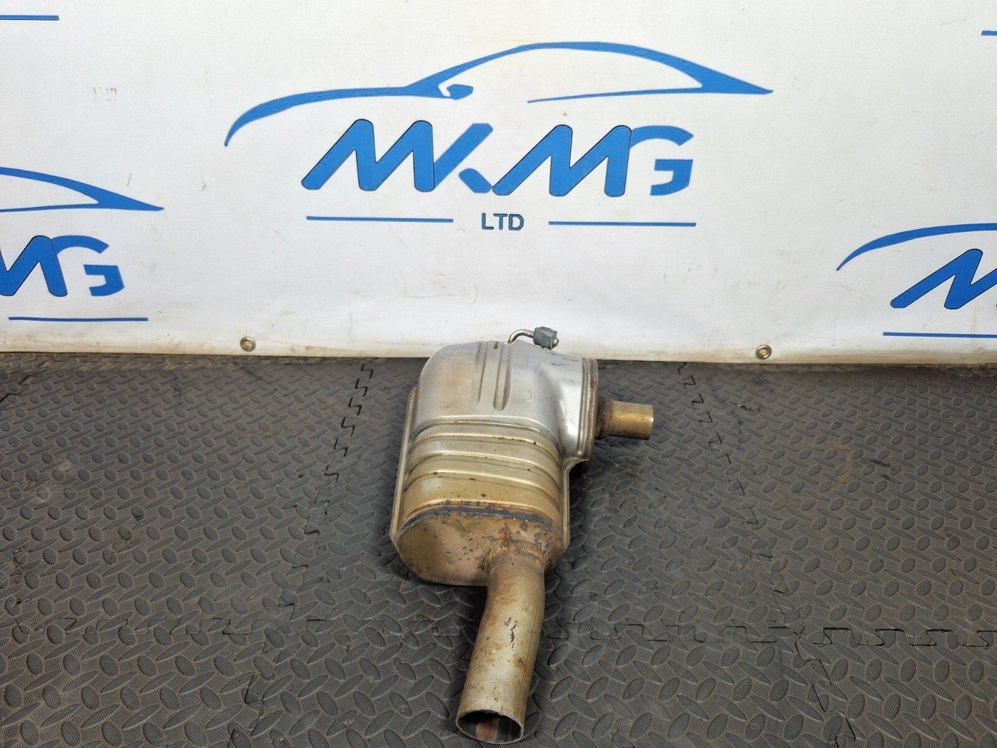 16-19 AUDI A4 B9 GENUINE EXHAUST BACKBOX SILENCER 8W0253411D