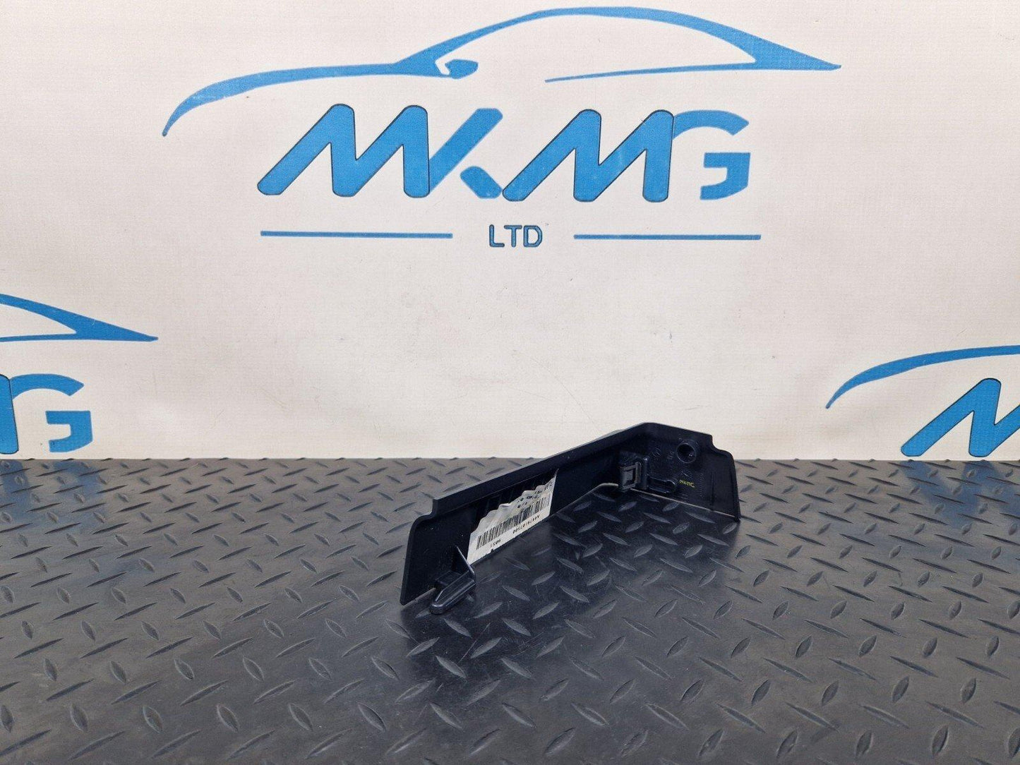 14-23 MERCEDES BENZ VITO W447 RIGHT B-PILLAR LOWER SEAT BASE TRIM A4479107500