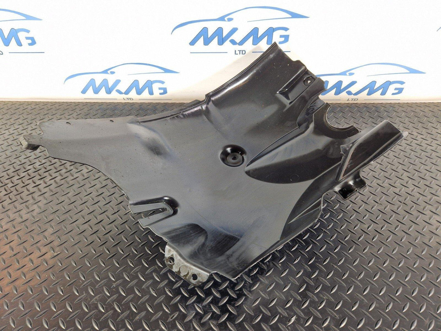 18ON MERCEDES BENZ SPRINTER W907 FRONT RIGHT ARCH LINER SPLASH GUARD A9066841877