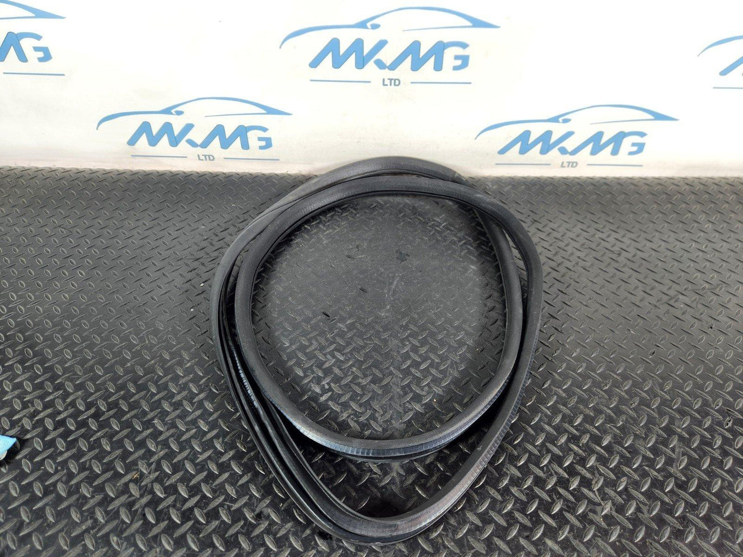 11-19 MERCEDES ML W166 OEM FRONT LEFT OR RIGHT SIDE DOOR RUBBER SEAL A1666970051