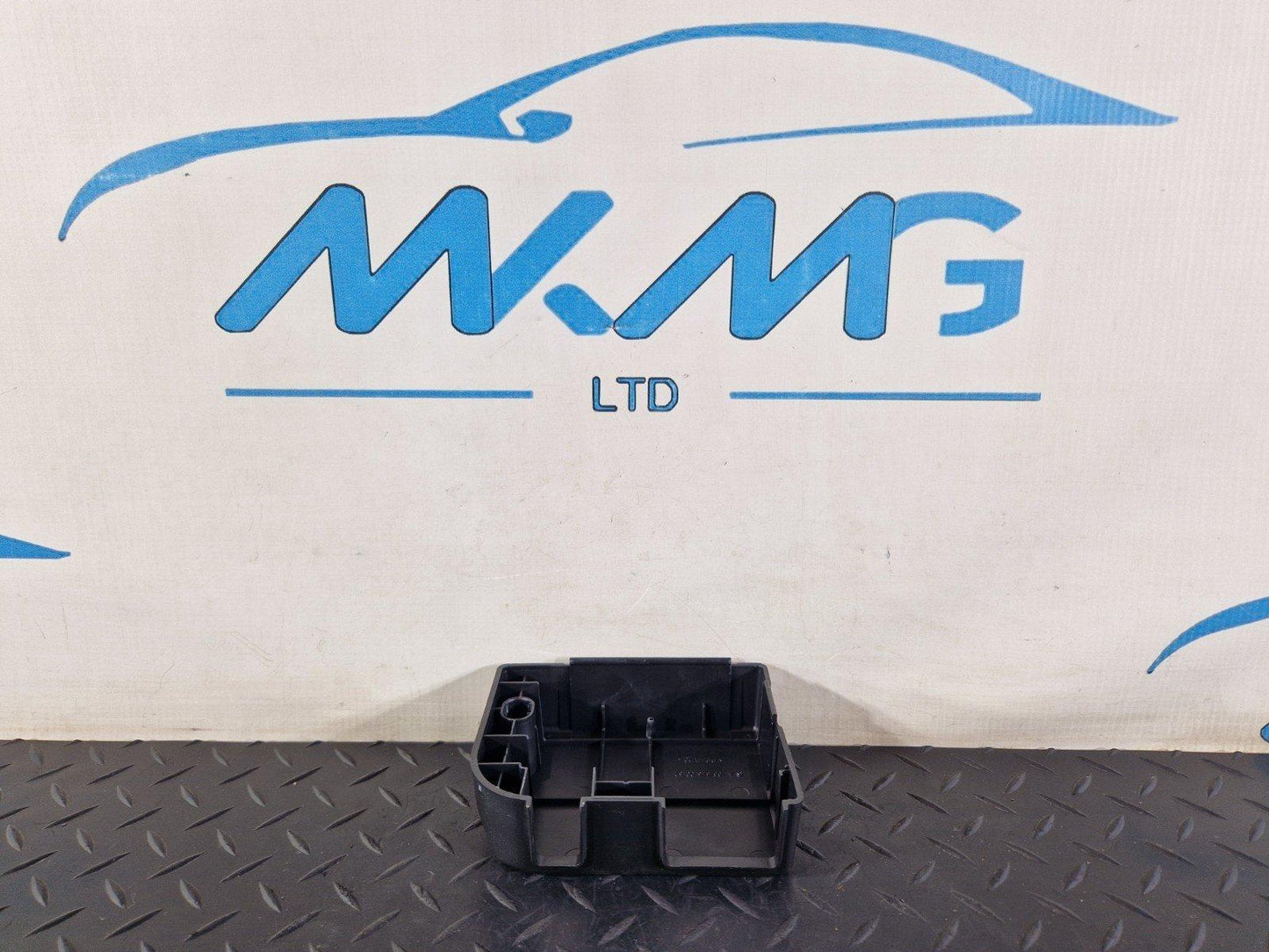 11-19 MERCEDES BENZ ML W166 GENUINE FUEL MODULE CONTROL UNIT COVER A1665450052