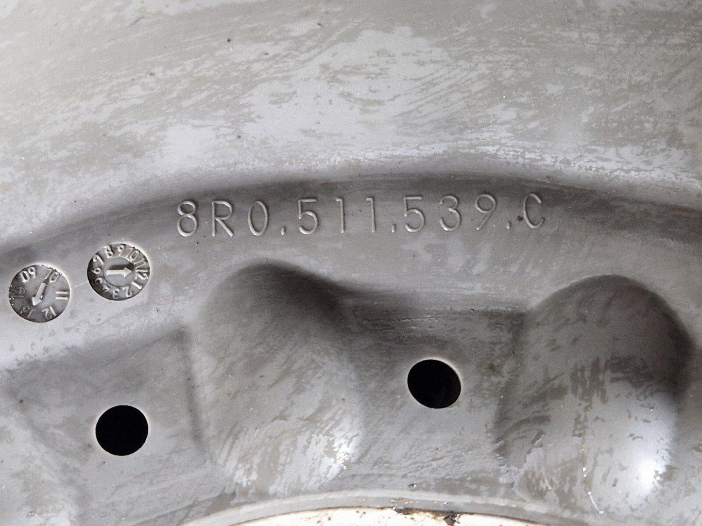 10-18 AUDI A7 4G S-LINE REAR LEFT SPRING RUBBER COVER GUARD 8R0511539C