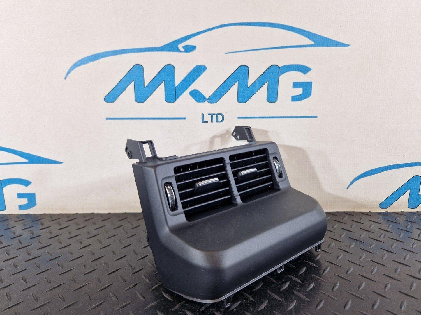 19-ON RANGE ROVER EVOQUE L551 OEM REAR CENTRE CONSOLE VENTS TRIM K8D2-67448-A