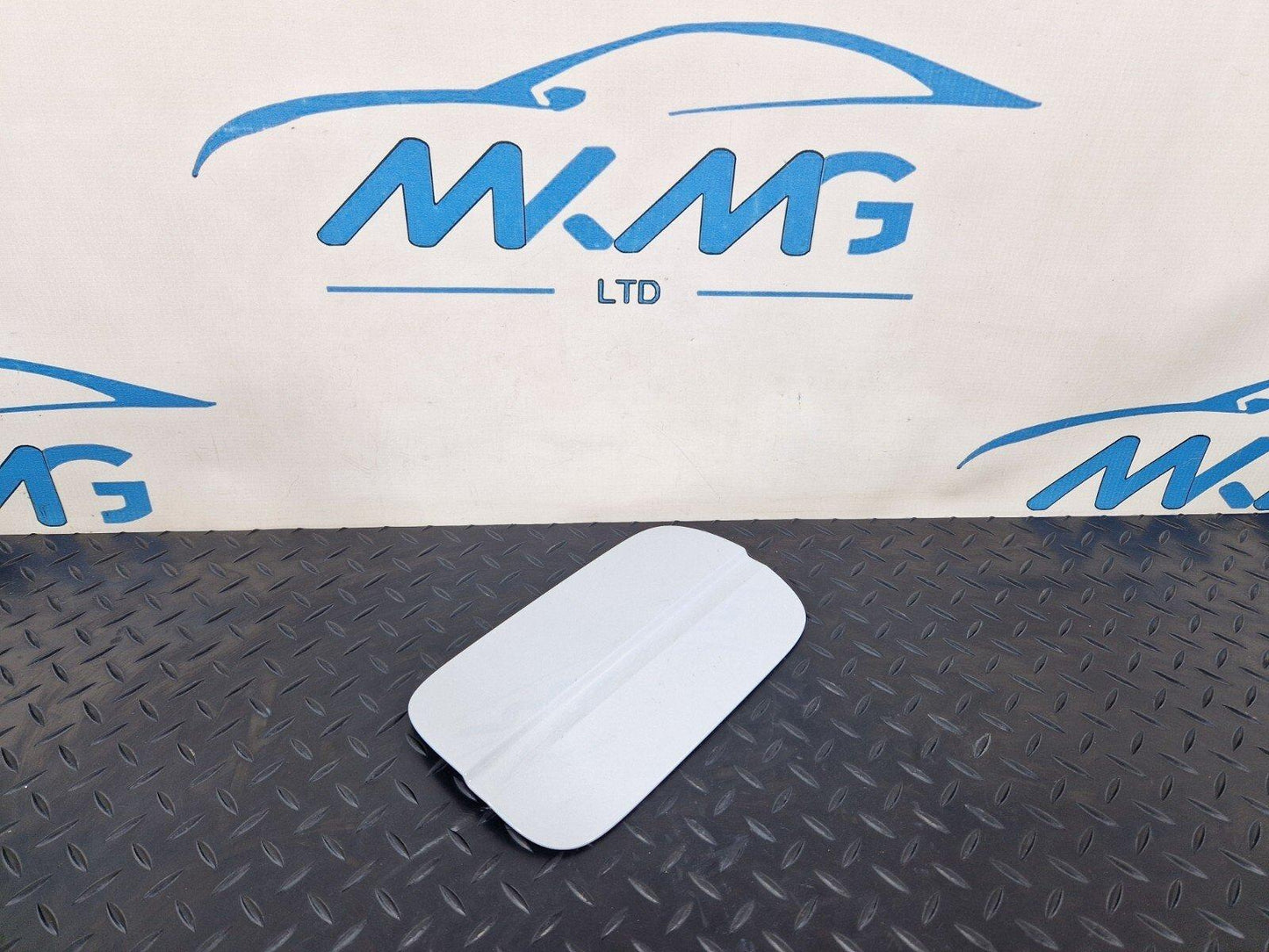 16-19 AUDI A4 B9 S-LINE GENUINE FUEL DOOR FLAP IN GLACIER WHITE 8W0809907 LS9R