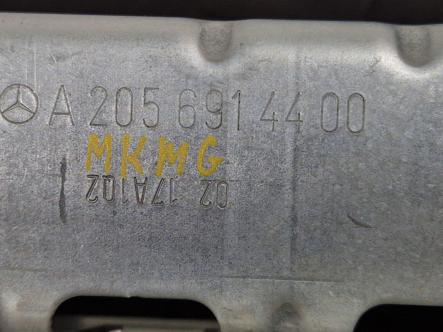14-21 MERCEDES BENZ C220 W205 GENUINE RIGHT SIDE O/S BOOT BRACKET A2056914400