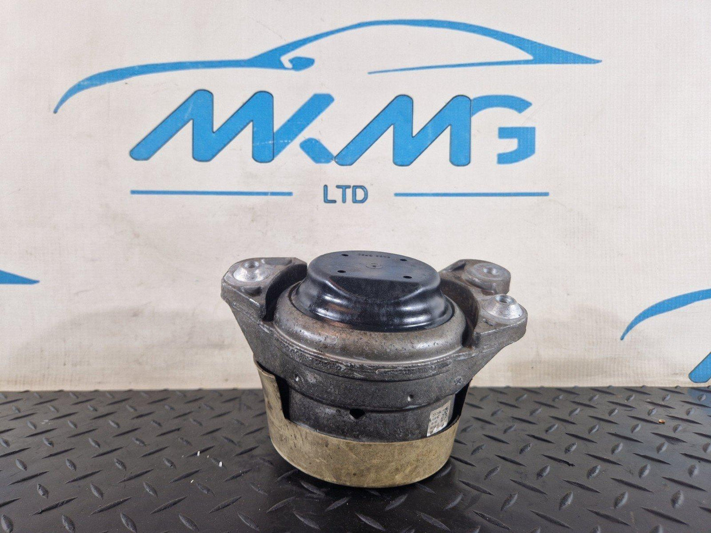 16-22 MERCEDES BENZ X253 GENUINE ENGINE SUPPORT MOUNT BRACKET RIGHT A2052407900