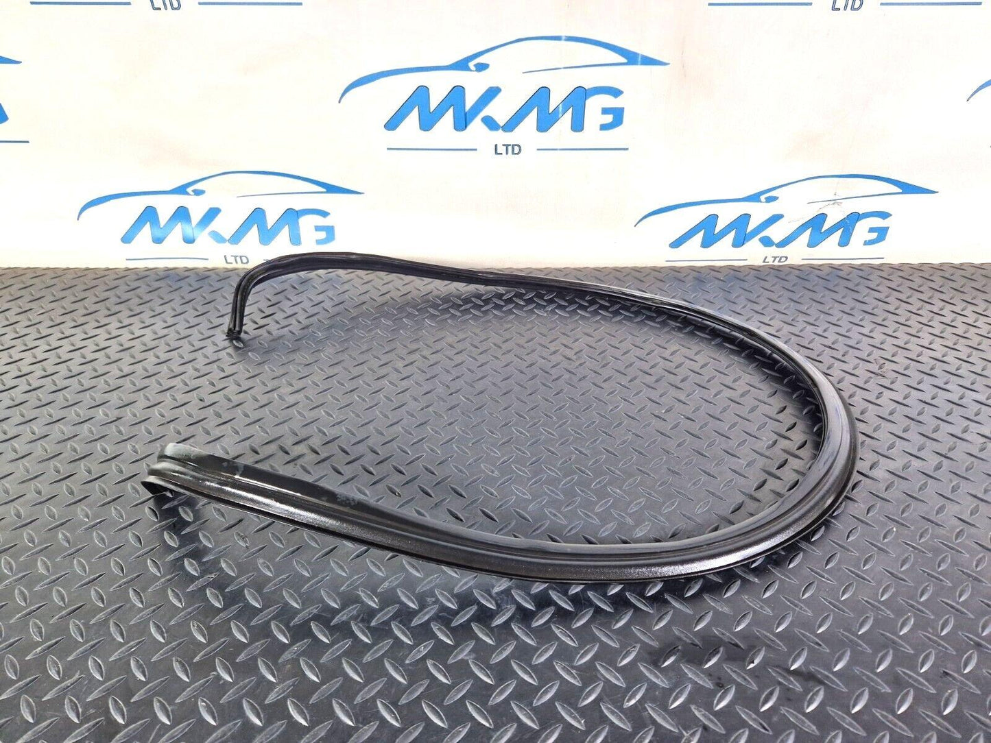 18-ON MERCEDES BENZ SPRINTER W907 OEM BONNET RUBBER SEAL A9108870000