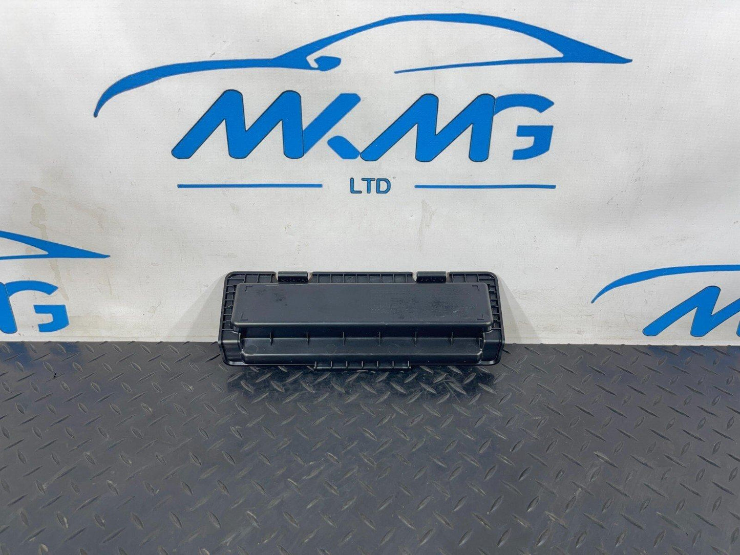 2019-ON  LAND ROVER DISCOVERY L550 GLOVE BOX TRIM K8D206040A