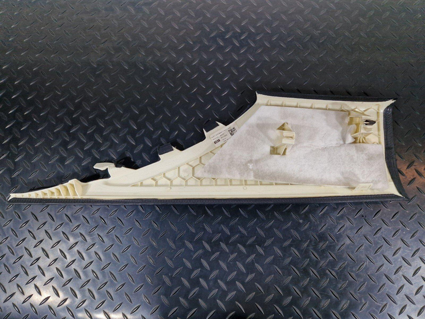 12-18 AUDI A6 C7 GENUINE LEFT PASSENGER SIDE D-PILLAR TRIM COVER 4G5867245