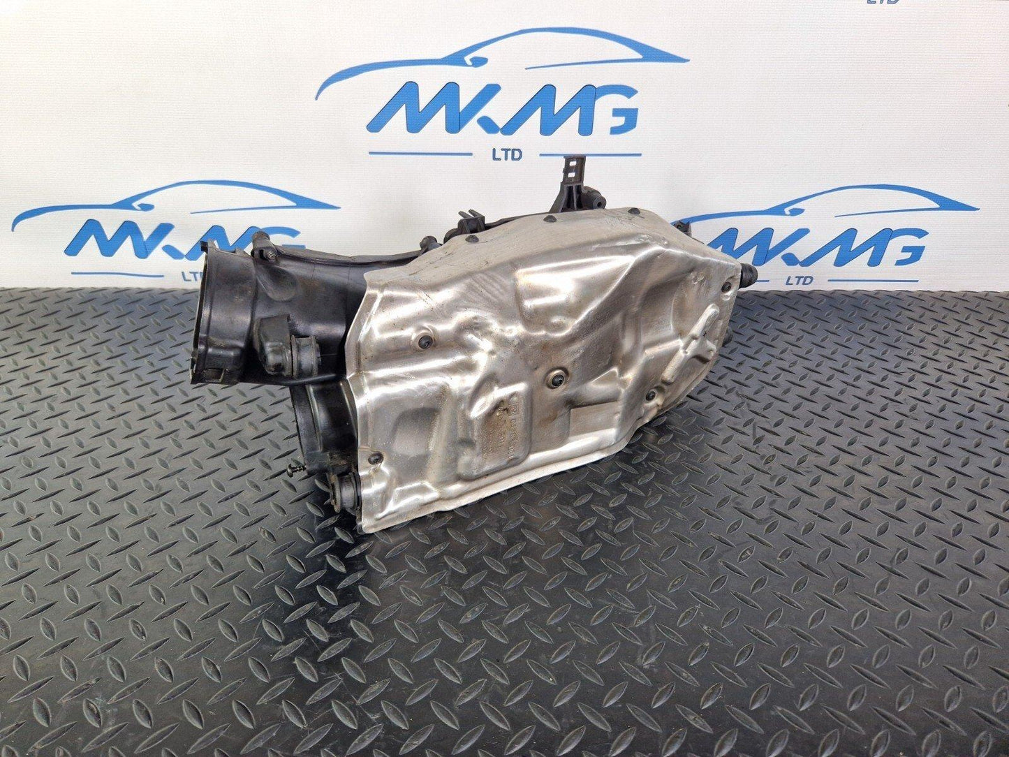 14-21 MERCEDES BENZ C300h W205 OEM AIR FILTER BOX A6510900700