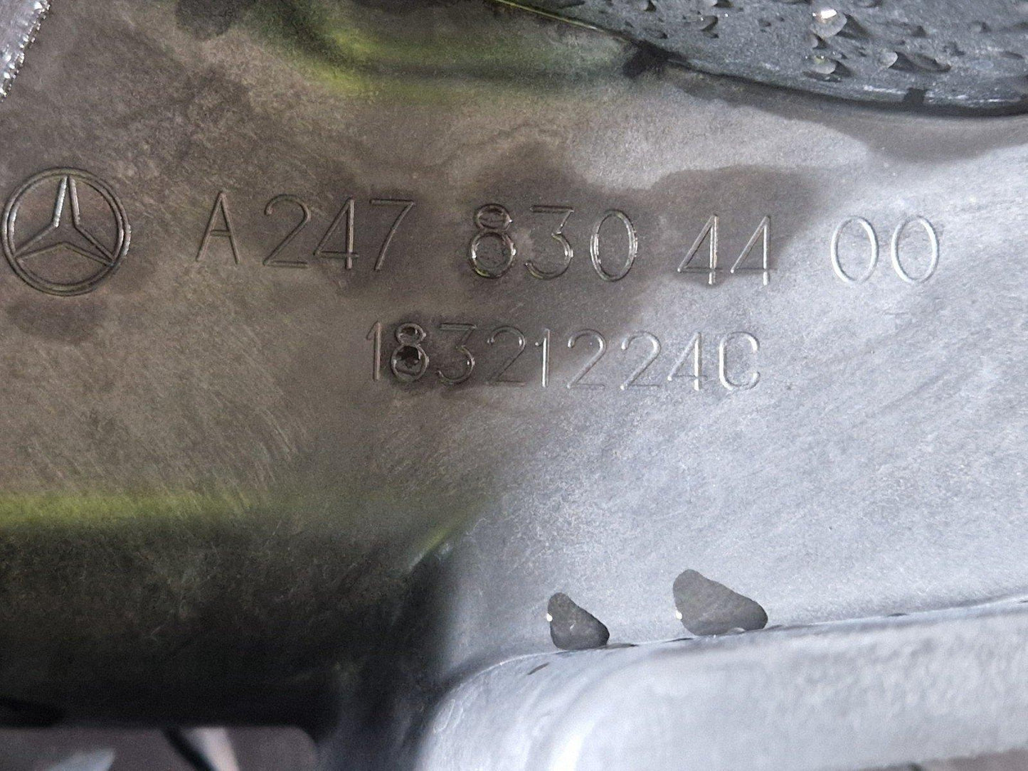 Mercedes-Benz    Unknown Part Type A2478304400