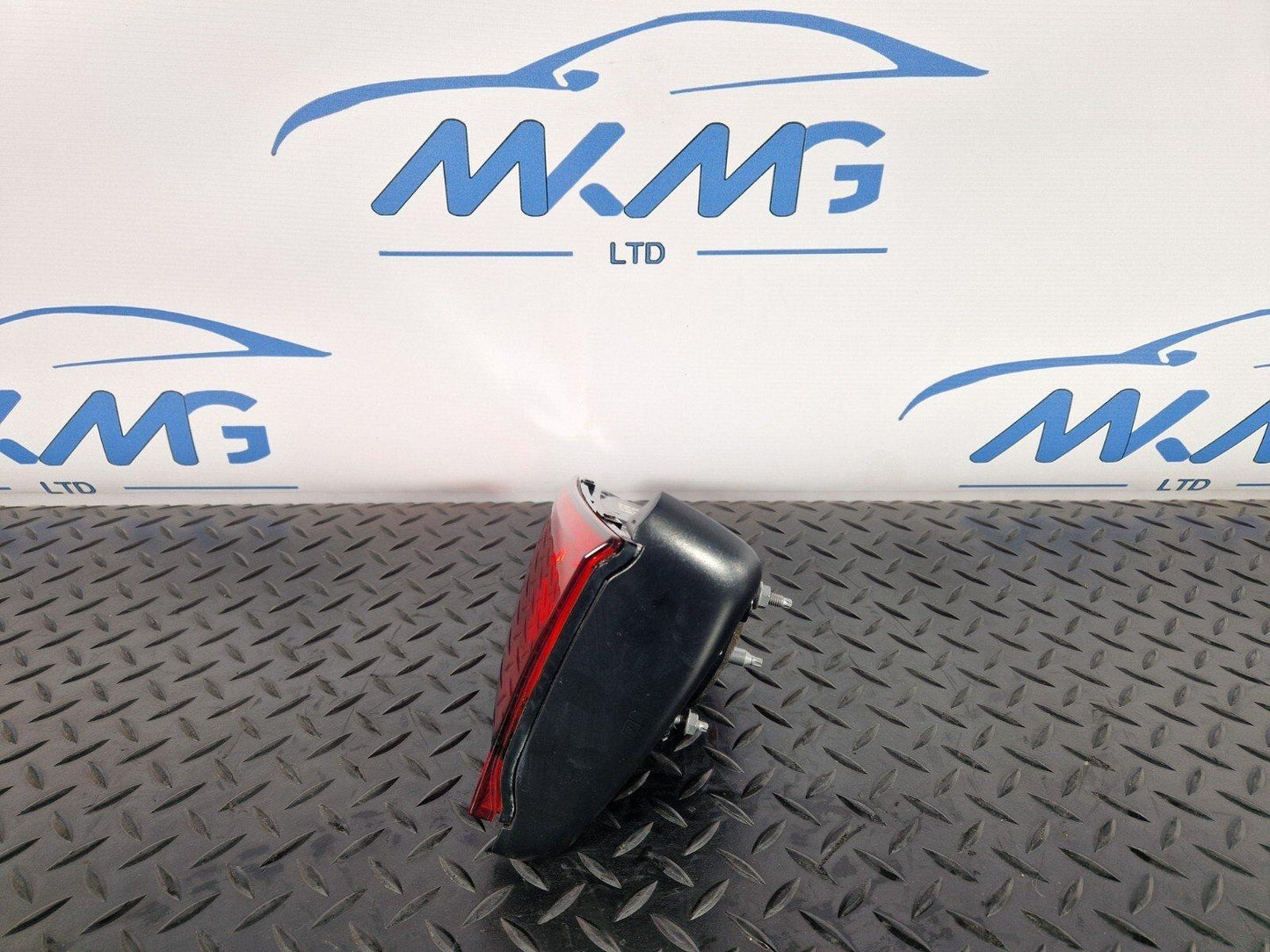 16-19 AUDI A4 B9 SALOON REAR RIGHT O/S/R INNER TAILGATE LIGHT 8W5945076A