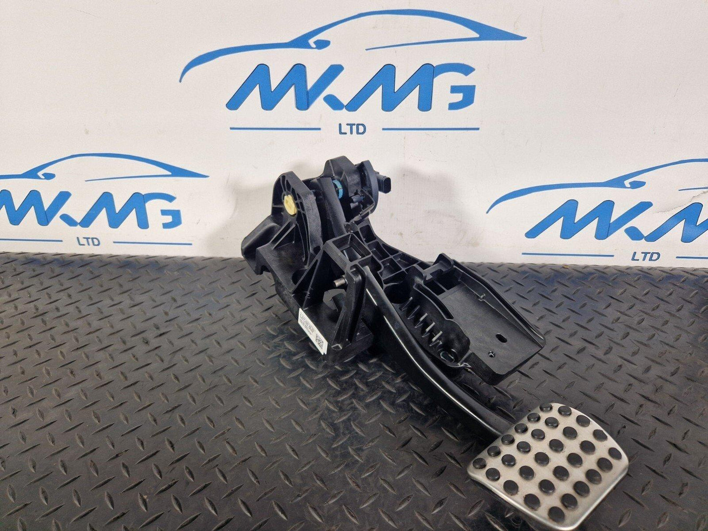19-ON MERCEDES BENZ A CLASS EQ W177 ELECTRIC BRAKE PEDAL A2472903800