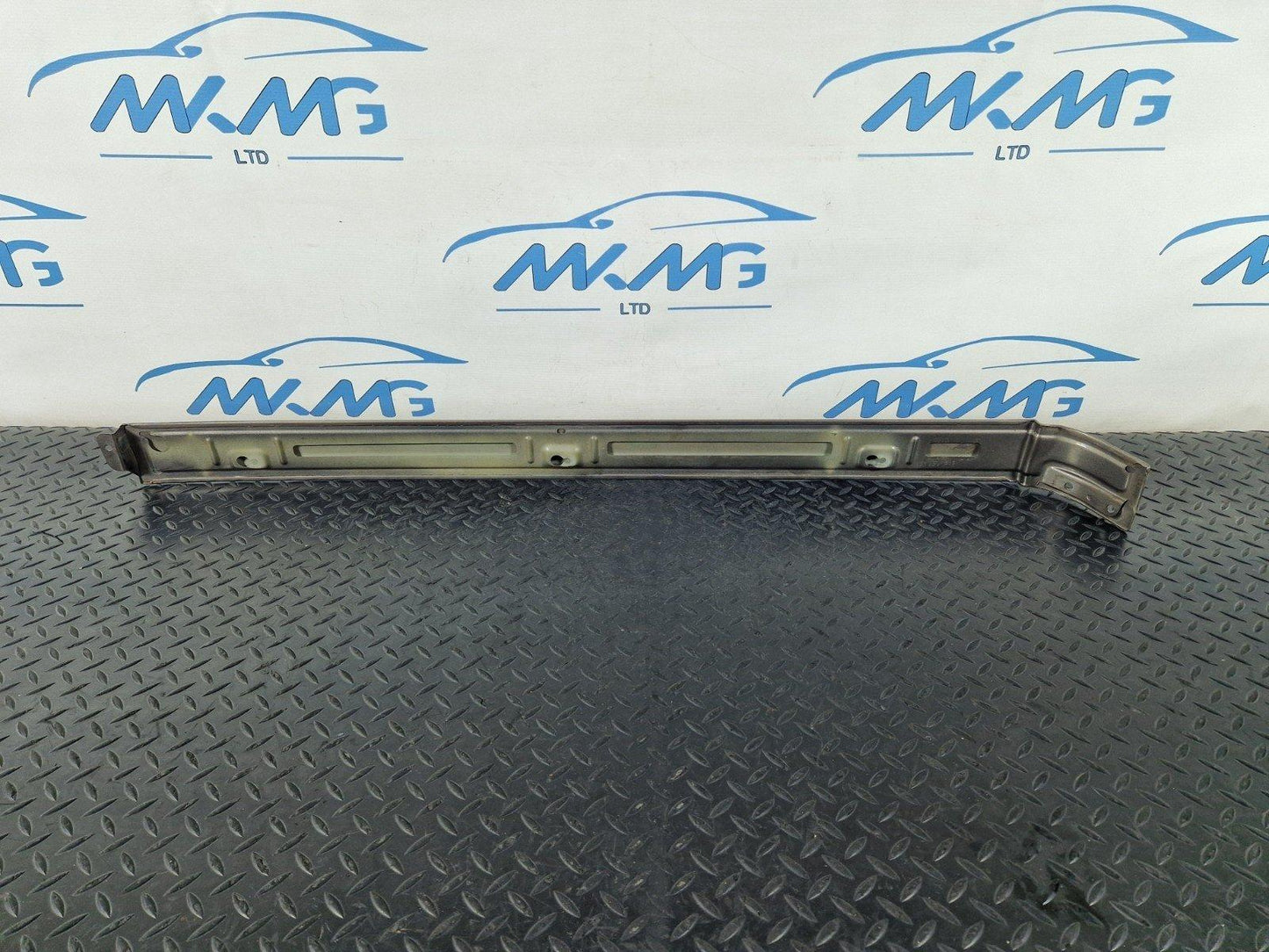 14-23 MERCEDES VITO W447 RIGHT SIDE SLIDING DOOR RUNNER COVER  A4476900170