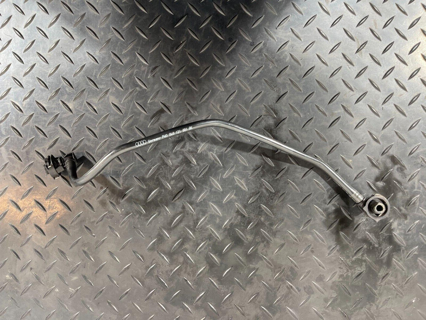 16-19 AUDI A4 B9 AVANT GENUINE BREATHER VACUUM PIPE 8W0121081AK