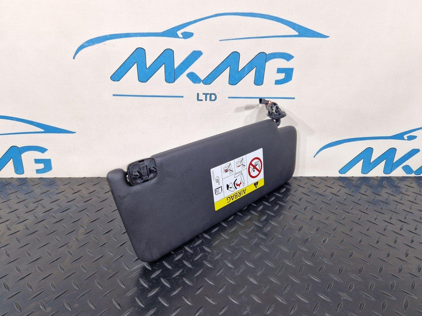 16-19 AUDI A4 B9 OEM FRONT RIGHT SUN VISOR 8W0857562 8W0857551