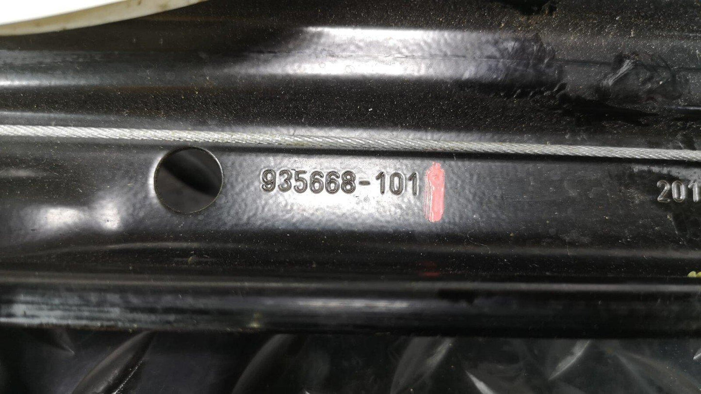 13-19 MERCEDES BENZ CLA W117 C117 REAR RIGHT DRIVER SIDE WINDOW MECHANISM