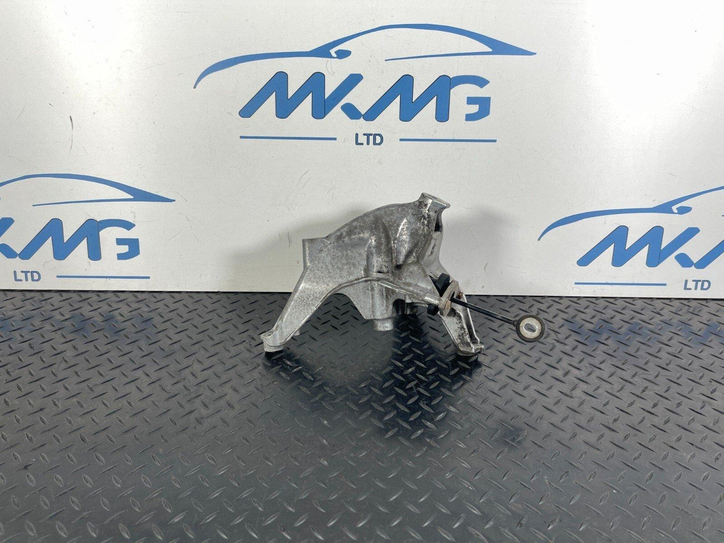 16-23 AUDI A5 F5 SPORTBACK LEFT N/S ENGINE MOUNT BRACKET & BEARING 4M0199307AD